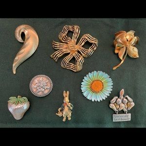 Vintage Set of 8 Brooches 1960s- 1980s Brooches - Estate